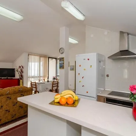 Kisic - Two-bedroom With Balcony And Sea View Lejlighed *