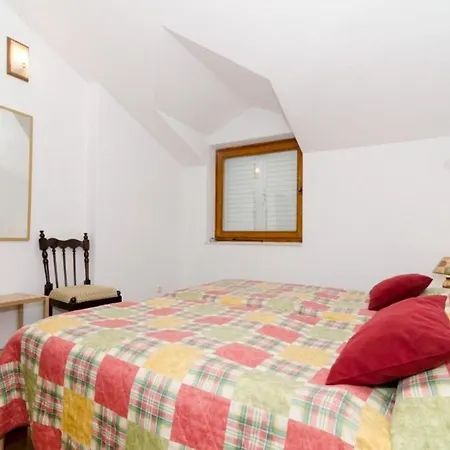 Kisic - Two-bedroom With Balcony And Sea View Apartman